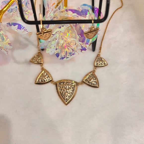 18” Gold Tone NECKLACE/EARRING SET - Picture 9 of 13